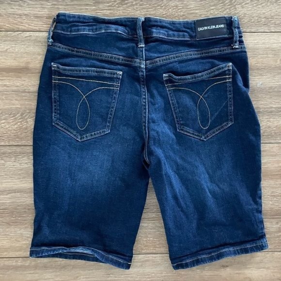 Calvin Klein Jean Shorts, Women’s Size 6 - Picture 4 of 9